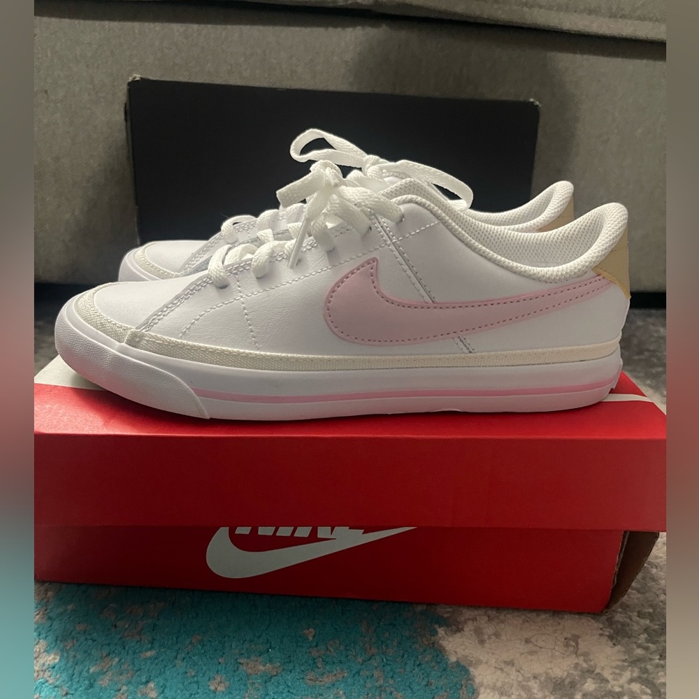 Size 5.5Y    Women.  7